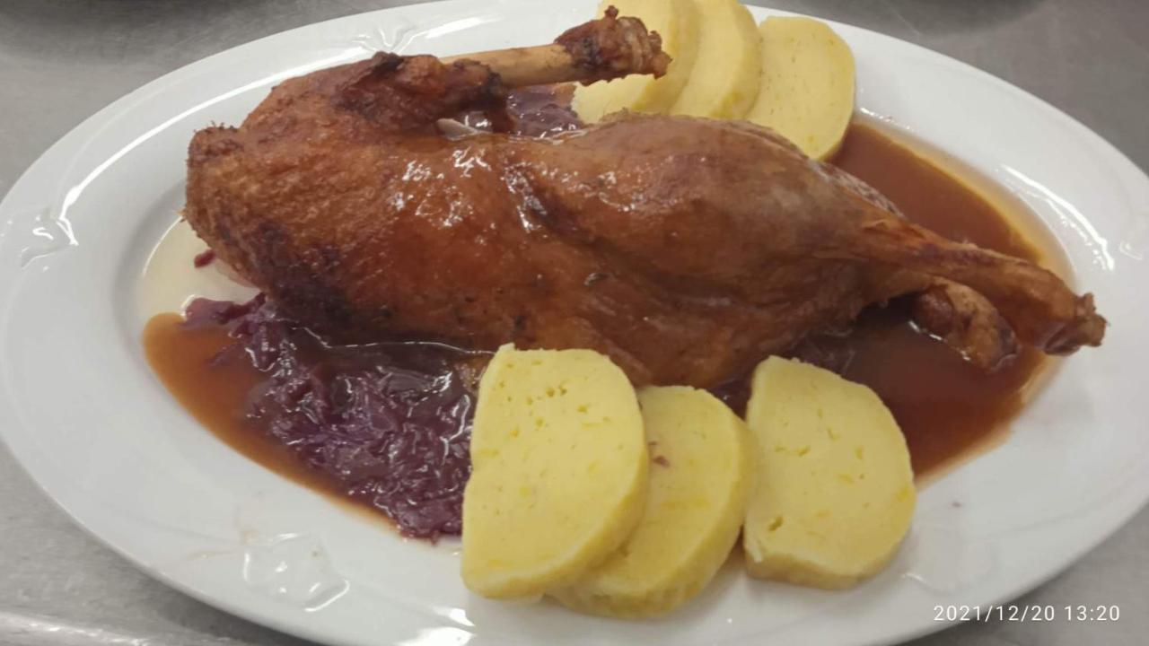 Mala Svata Hora - Penzion & Restaurace Mníšek pod Brdy Zewnętrze zdjęcie
