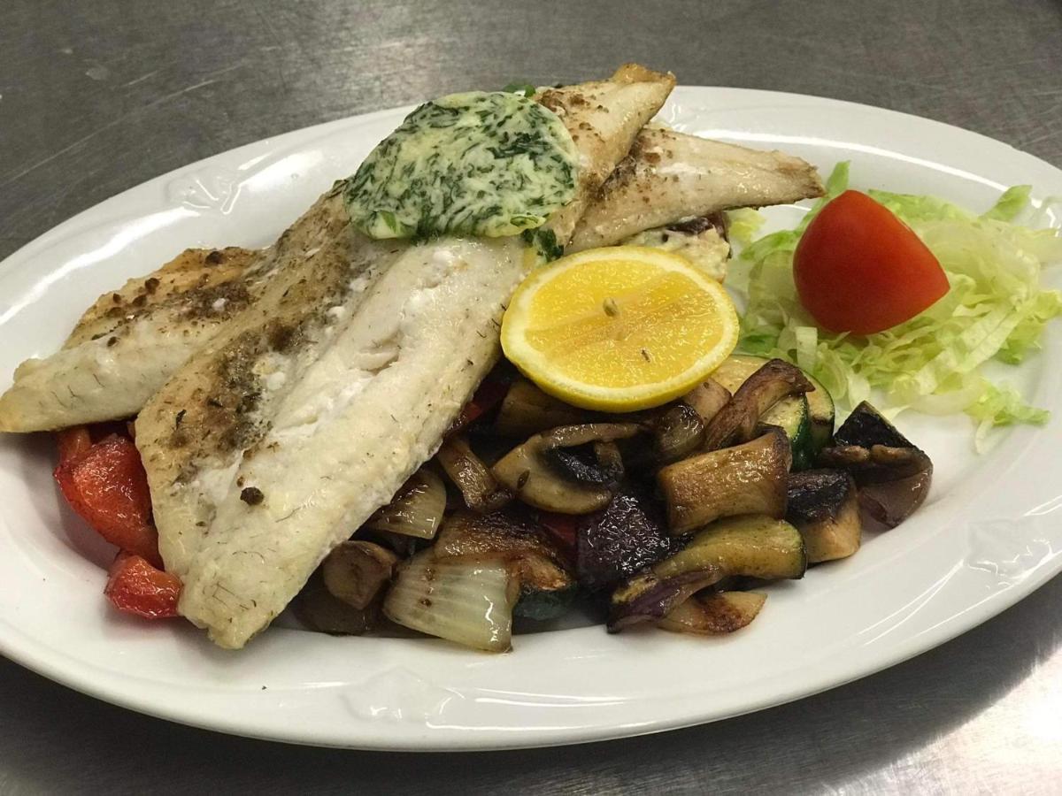 Mala Svata Hora - Penzion & Restaurace Mníšek pod Brdy Zewnętrze zdjęcie