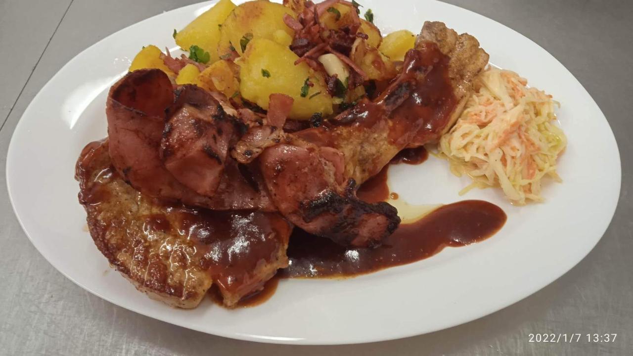 Mala Svata Hora - Penzion & Restaurace Mníšek pod Brdy Zewnętrze zdjęcie