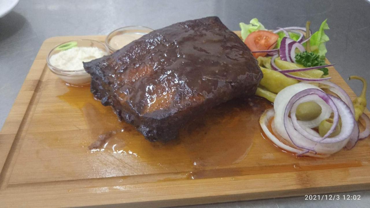 Mala Svata Hora - Penzion & Restaurace Mníšek pod Brdy Zewnętrze zdjęcie