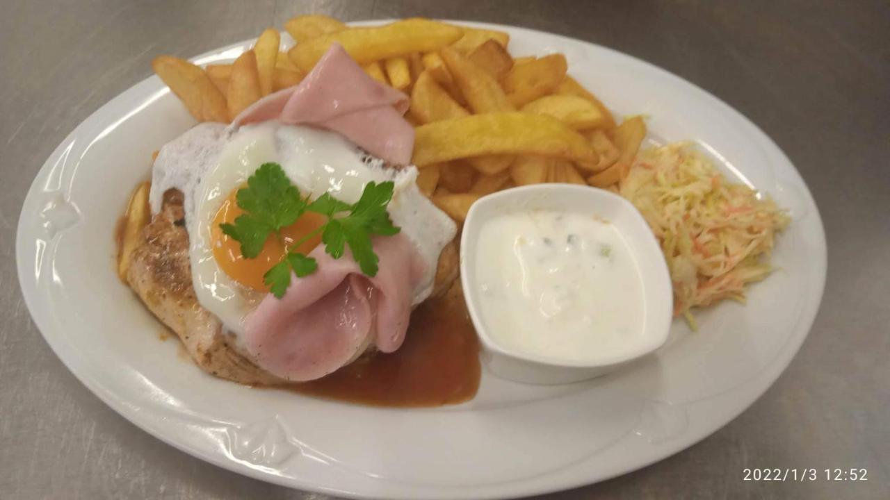 Mala Svata Hora - Penzion & Restaurace Mníšek pod Brdy Zewnętrze zdjęcie