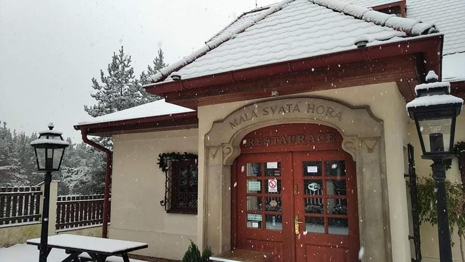 Mala Svata Hora - Penzion & Restaurace Mníšek pod Brdy Zewnętrze zdjęcie